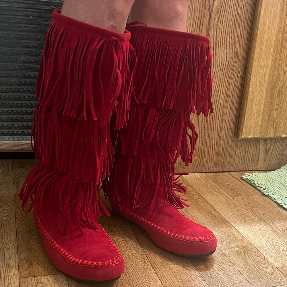 Pop Red Fringed Women's Moccasins